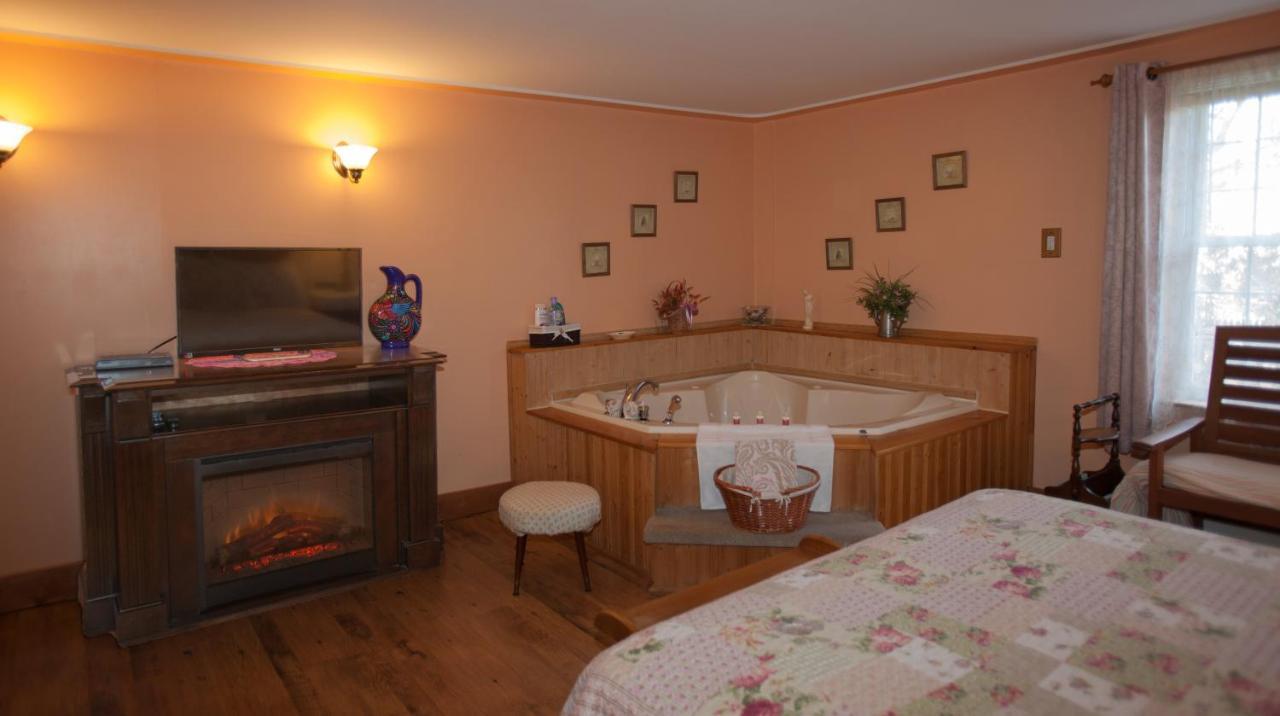 Queen Room with Garden View