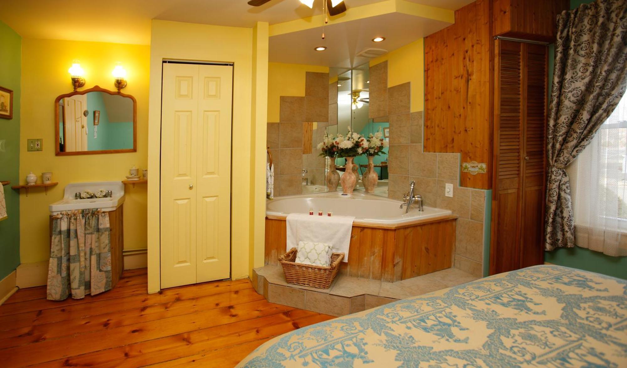 Queen Room with Garden View