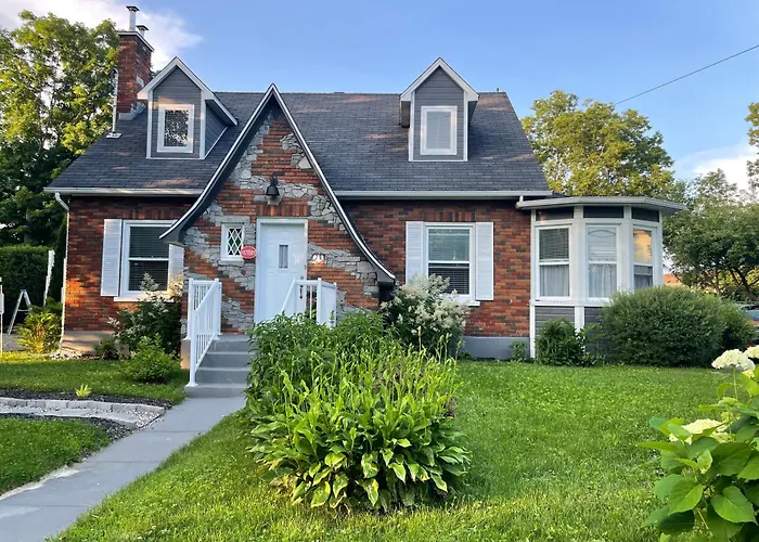 Au Coq Du Bonheur Bed & Breakfast Magog